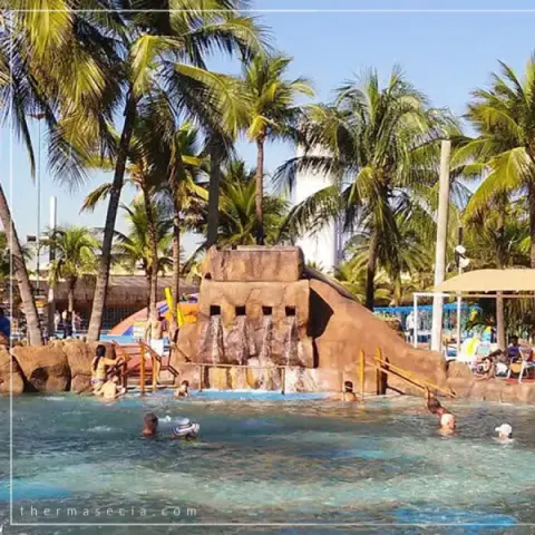 thermas-e-cia-imagem-galeria-piscina-de-pedras-atracao-para-relaxar-no-thermas-dos-laranjais-6897a7182badf_0.webp