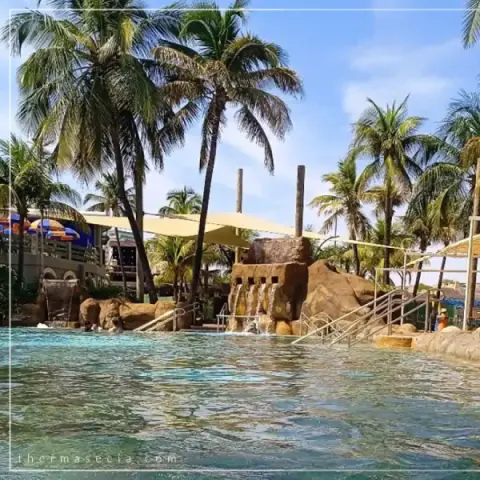thermas-e-cia-imagem-galeria-piscina-de-pedras-atracao-para-relaxar-no-thermas-dos-laranjais-6897a71a025fc_3.webp