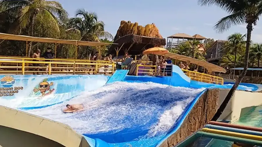 Imagem destauente: Pista de Surf -&nbsp;A &uacute;nica pista de surf do Brasil &eacute; aqui no Thermas dos Laranjais