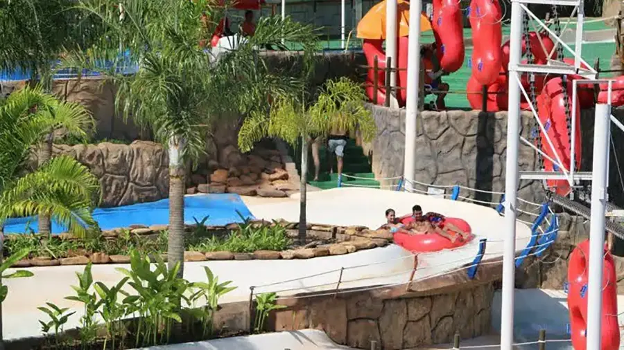 Imagem destauente: Tobo&aacute;gua em S - Passeio panor&acirc;mico com b&oacute;ias e &eacute; s&oacute; aqui no Thermas dos Laranjais